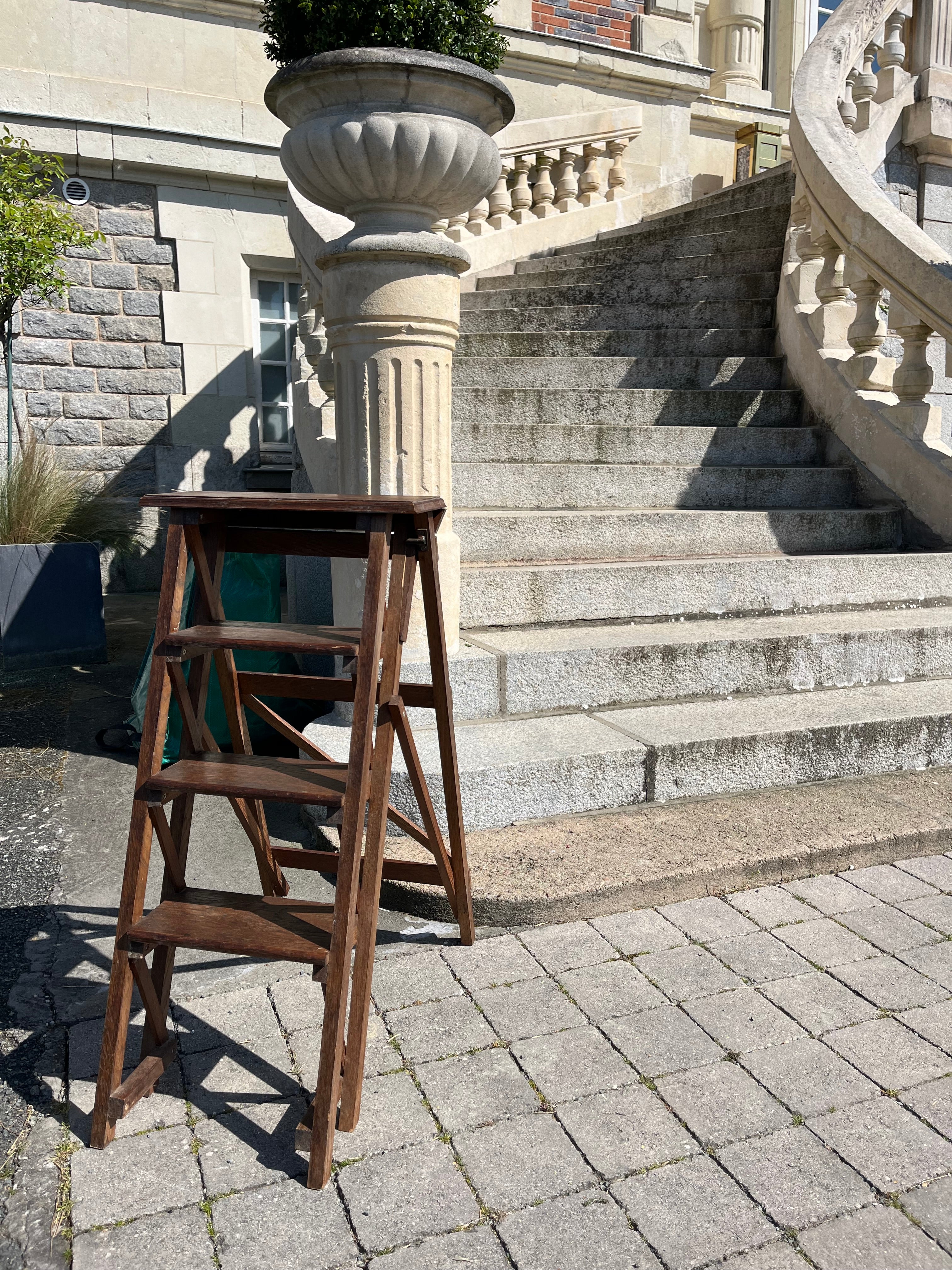 The wooden stepladder