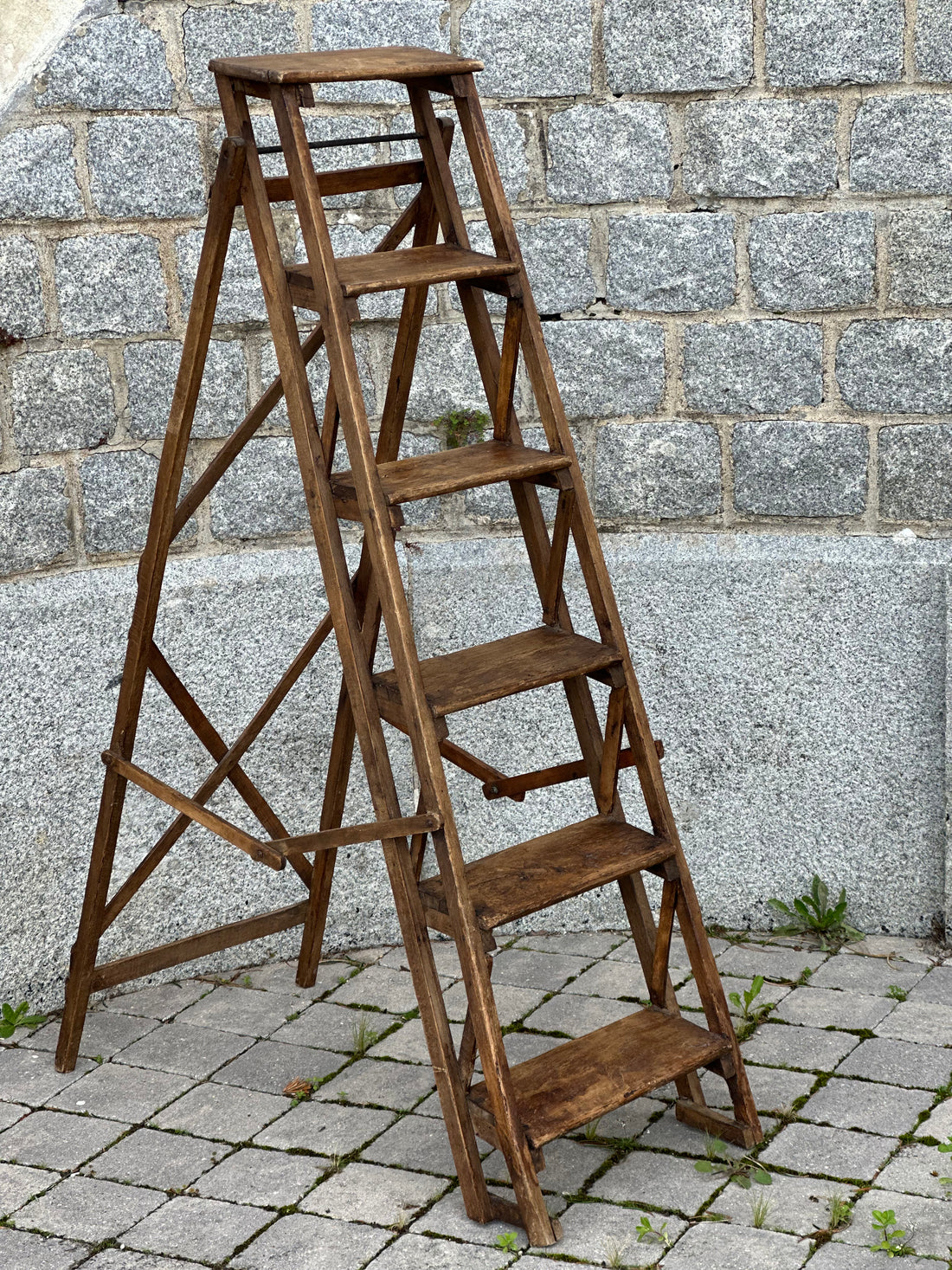 The wooden stepladder