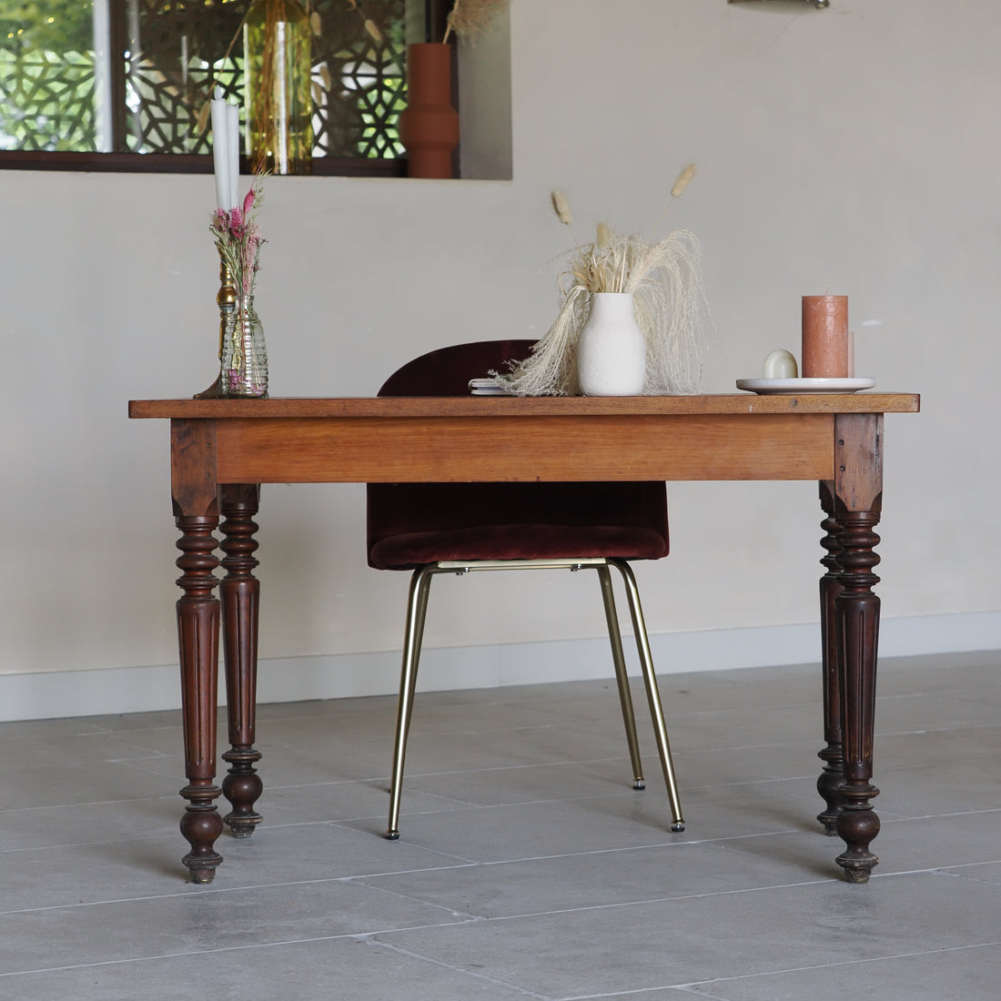 Bureau &quot;Marie&quot;